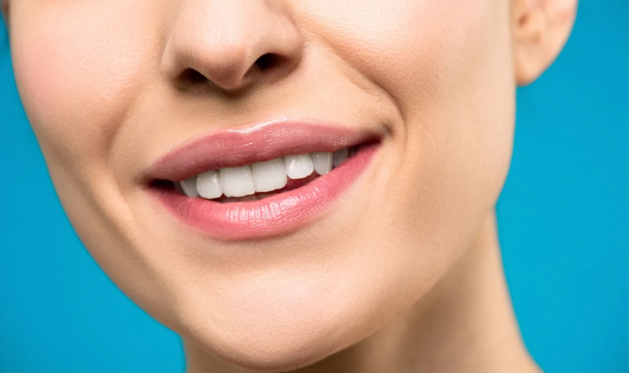 Natürliches und ausgewogenes Ergebnis bei der Lippenfüllung