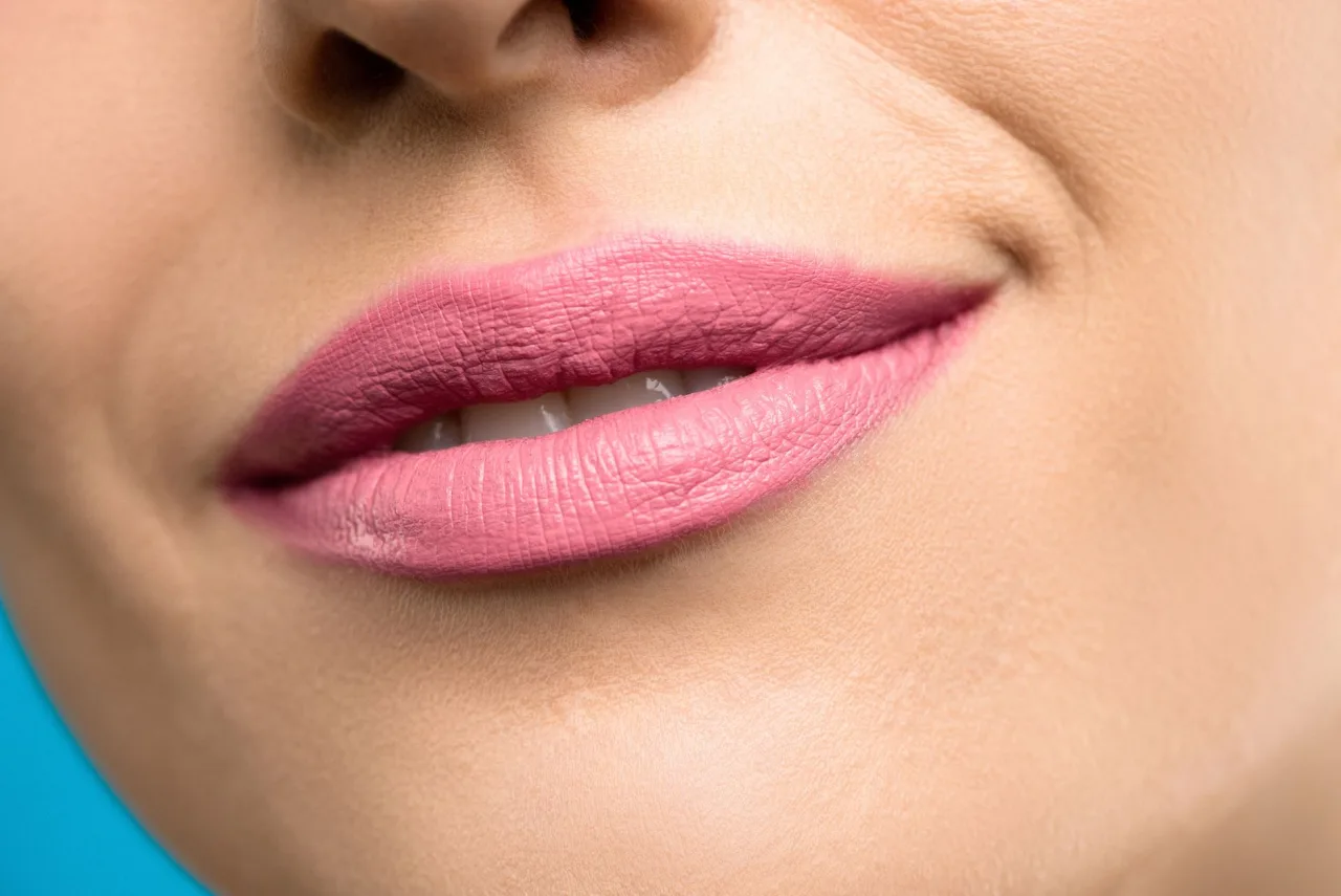 Sollten Sie Lippenlifting oder Füller bevorzugen?
